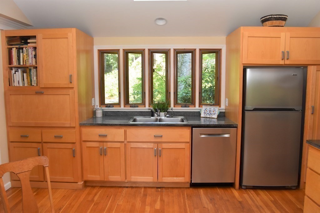 129 Heatherstone Road Amherst, MA 01002 - Photo 15 of 42