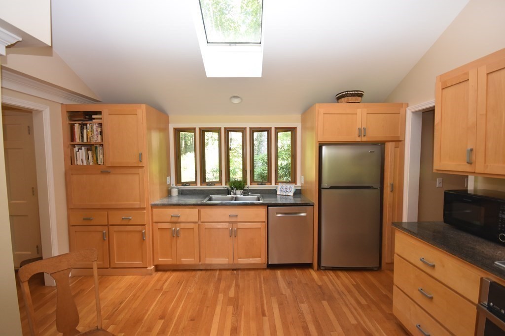 129 Heatherstone Road Amherst, MA 01002 - Photo 18 of 42