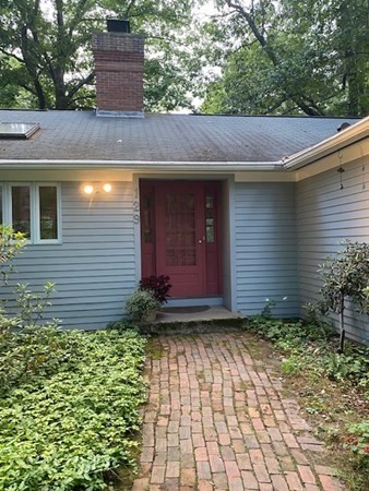 129 Heatherstone Road Amherst, MA 01002 - Photo 3 of 42