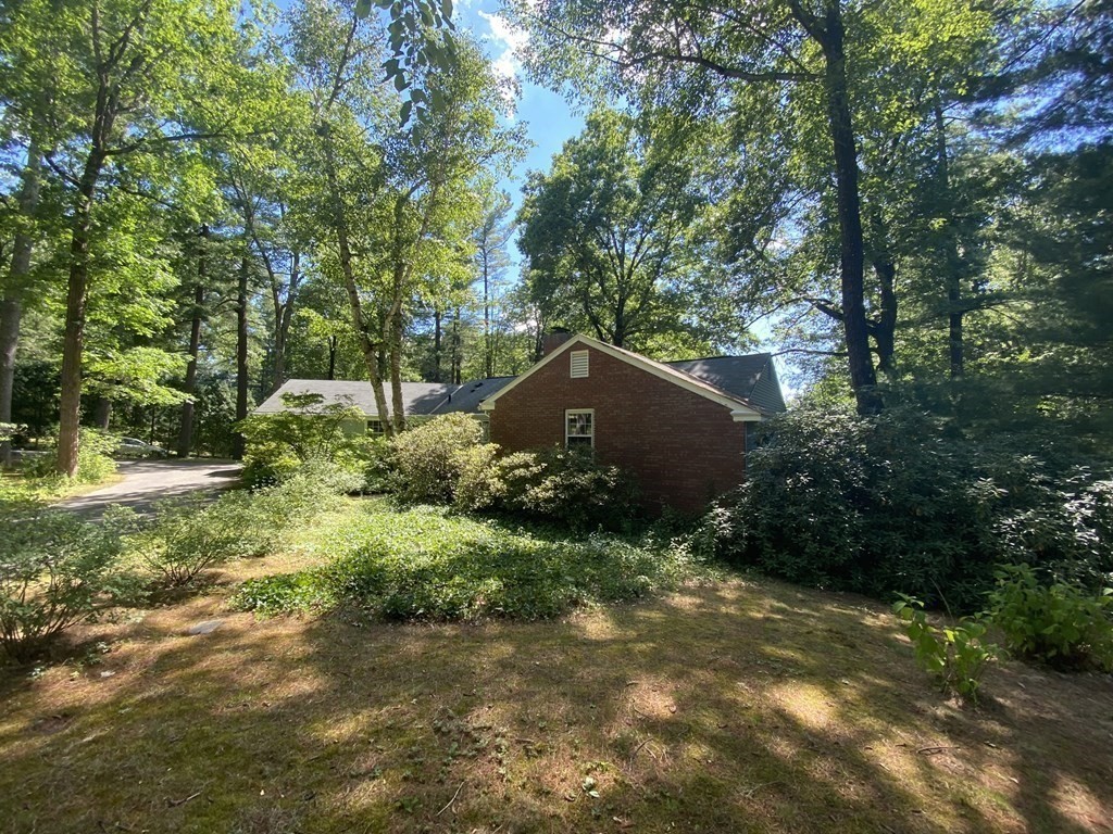 129 Heatherstone Road Amherst, MA 01002 - Photo 41 of 42