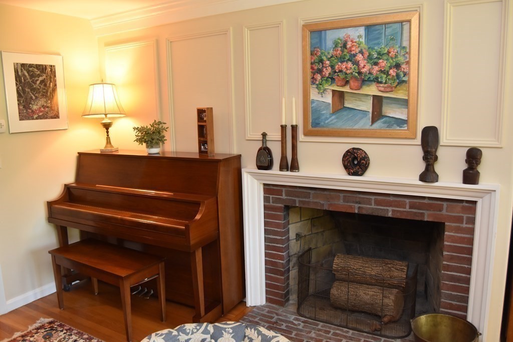129 Heatherstone Road Amherst, MA 01002 - Photo 7 of 42