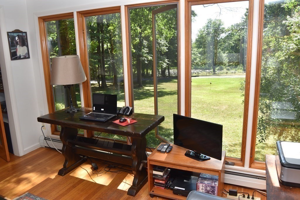 129 Heatherstone Road Amherst, MA 01002 - Photo 9 of 42