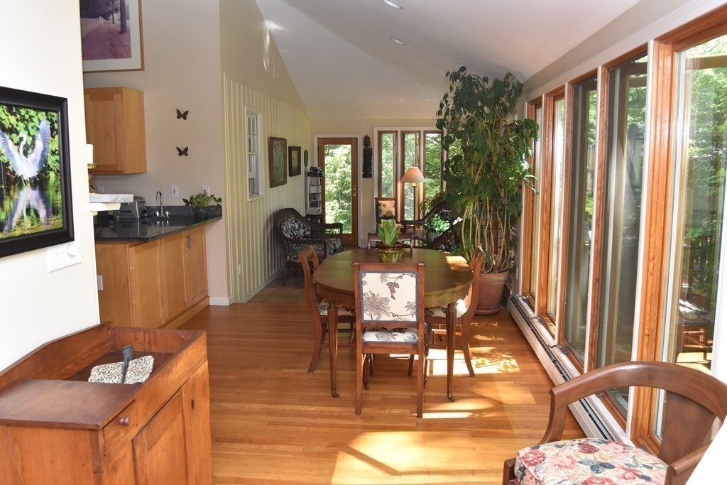 129 Heatherstone Road Amherst, MA 01002 - Photo 10 of 42
