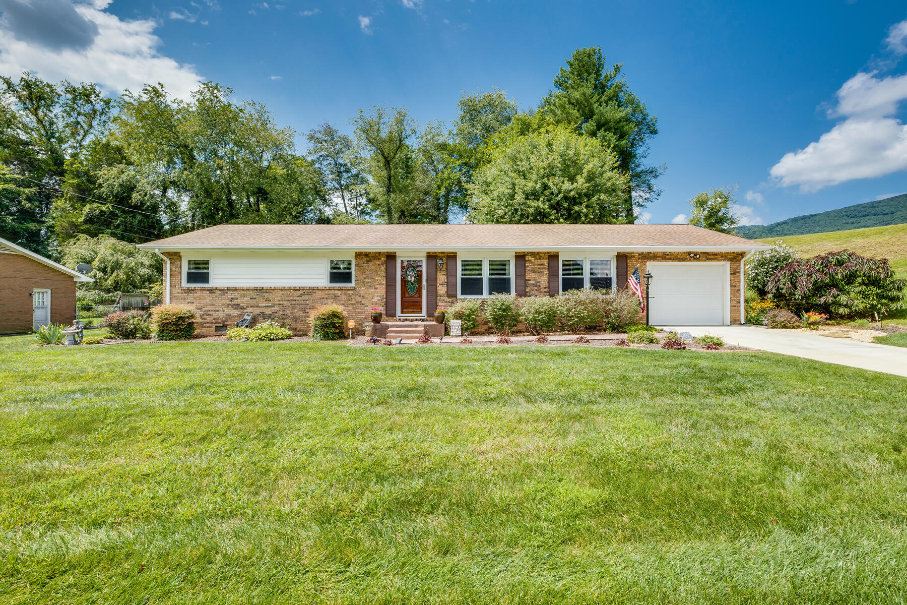 115 Lancelot Drive, Elizabethton, TN 37643 Compass