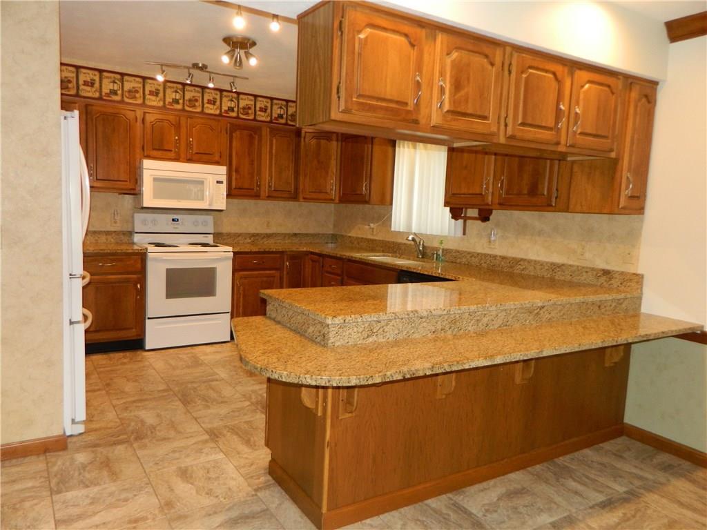 1935 West Mile Road Springfield, OH 45503 - Photo 2 of 38