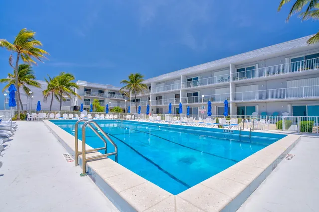 $585,000 | 201 East Ocean Drive, Unit 211, Key Colony Beach, FL 33051