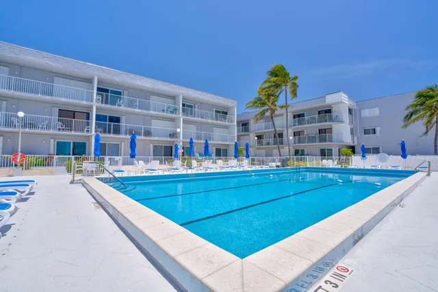 $585,000 | 201 East Ocean Drive, Unit 211, Key Colony Beach, FL 33051