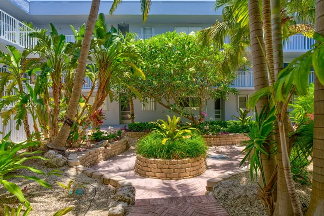 $585,000 | 201 East Ocean Drive, Unit 211, Key Colony Beach, FL 33051