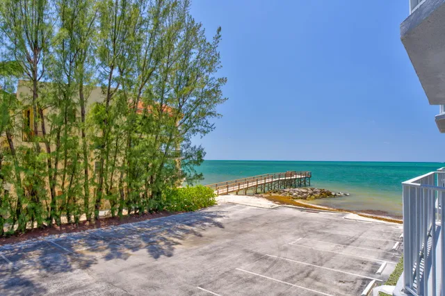$585,000 | 201 East Ocean Drive, Unit 211, Key Colony Beach, FL 33051