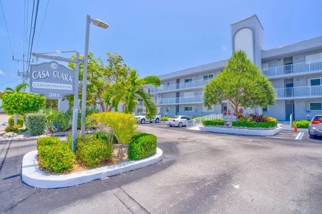 $585,000 | 201 East Ocean Drive, Unit 211, Key Colony Beach, FL 33051
