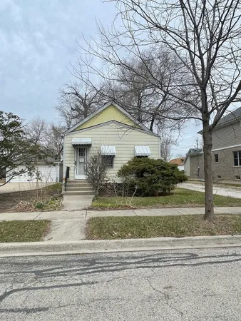 a view of a house with a yard and plants