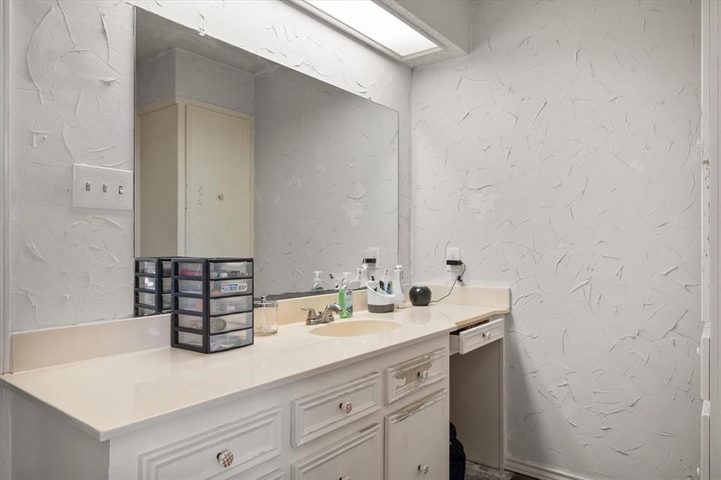 3748 Old Fort Worth Road Midlothian, TX 76065 - Photo 35 of 40 Primary bath has SEPARATE his and her vanities.