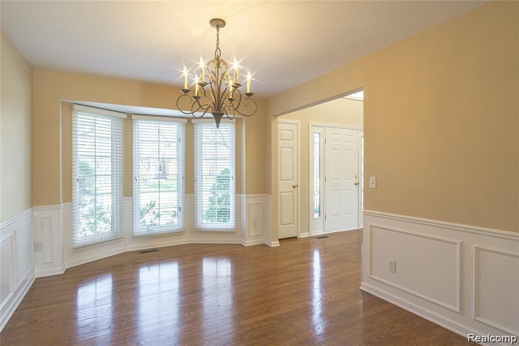 1403 Tulberry Circle Rochester, MI 48306 - Photo 49 of 91 Interiors (8 of 51).jpg