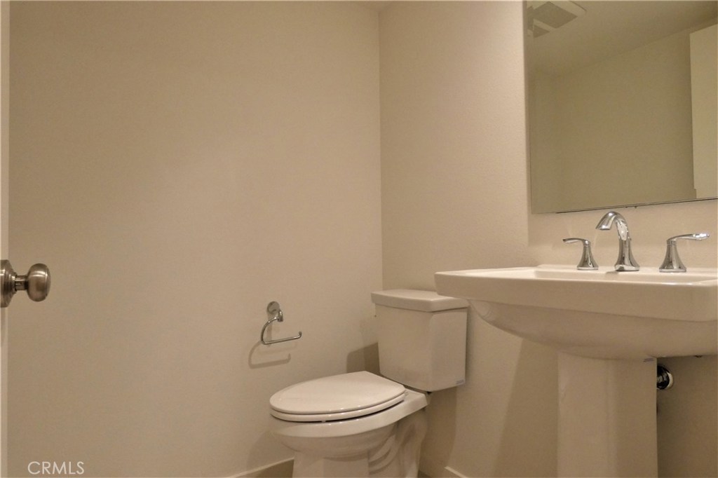 142 Anthology Irvine, CA 92618 - Photo 15 of 40 a bathroom with a sink a toilet and a mirror