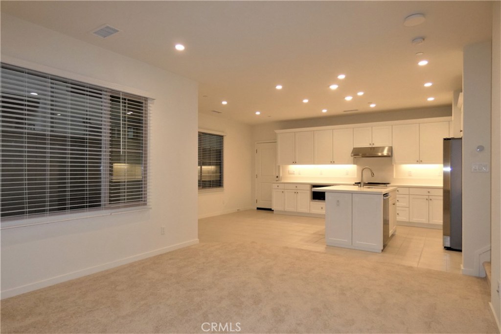 142 Anthology Irvine, CA 92618 - Photo 4 of 40 a view of kitchen with windows