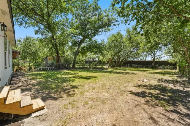 $1,900 | 917 North Wood Street, Denton, TX 76209