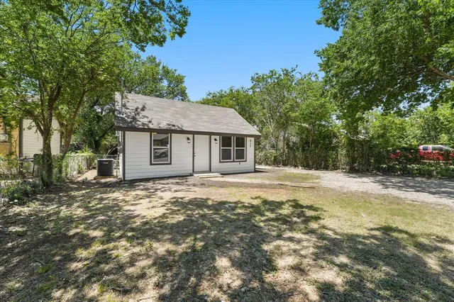 $1,900 | 917 North Wood Street, Denton, TX 76209