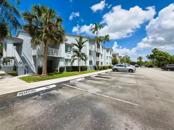 $3,195 | 2600 South University Drive, Unit 229, Davie, FL 33328