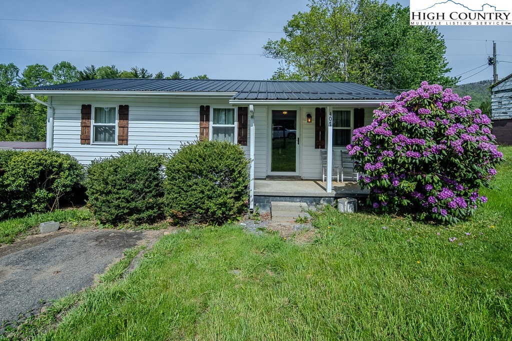 407 Ashe Park Road Jefferson, NC 28640 - Photo 3 of 42 Gallery Image 3