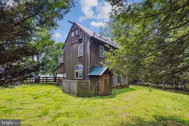 $3,495 | 18285 Foundry Road, Purcellville, VA 20132