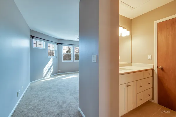 $2,700 | 344 Kildare Court, Carol Stream, IL 60188