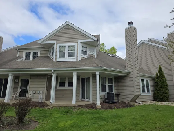 $2,700 | 344 Kildare Court, Carol Stream, IL 60188