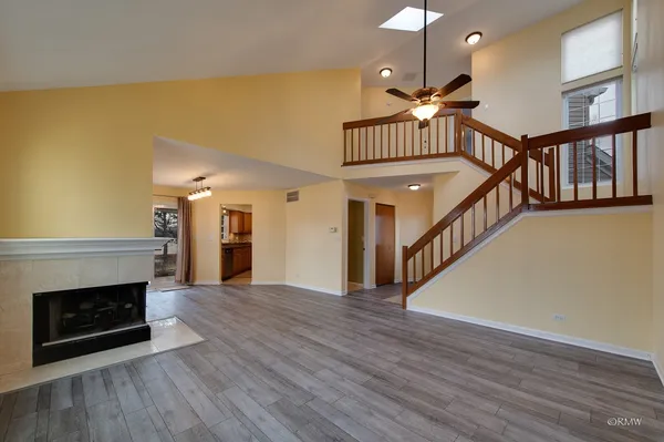 $2,700 | 344 Kildare Court, Carol Stream, IL 60188