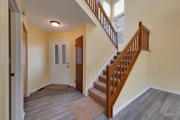 $2,700 | 344 Kildare Court, Carol Stream, IL 60188