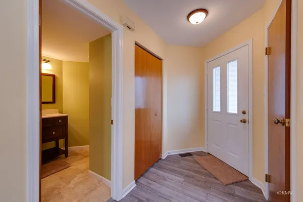 $2,700 | 344 Kildare Court, Carol Stream, IL 60188