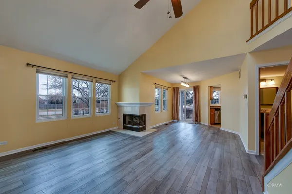 $2,700 | 344 Kildare Court, Carol Stream, IL 60188