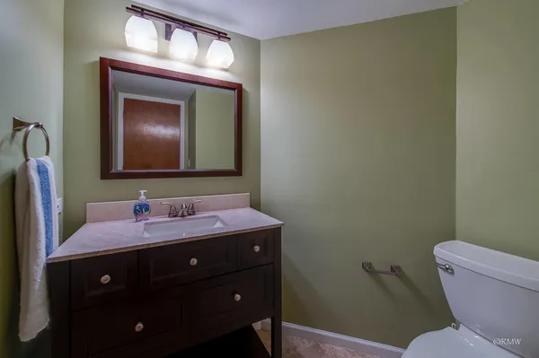 $2,700 | 344 Kildare Court, Carol Stream, IL 60188