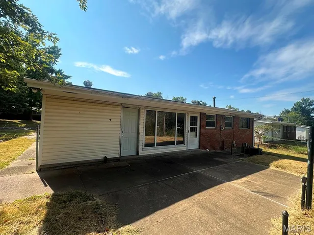 $84,000 | 2353 Hallwood Drive, St. Louis, MO 63136