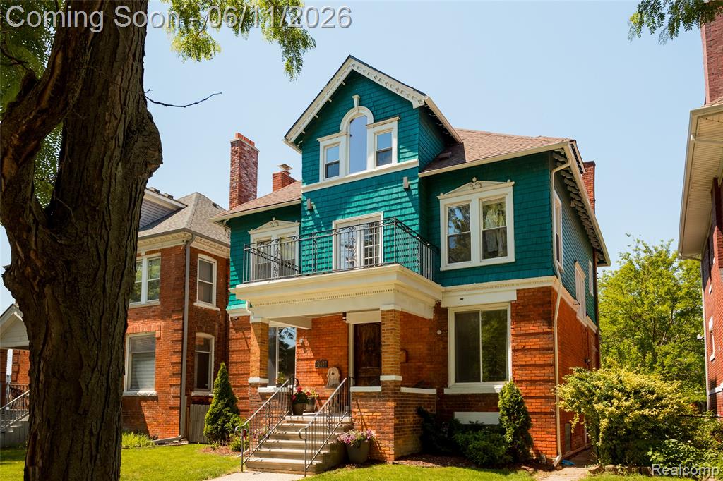 227 Melbourne Street Detroit, MI 48202 - Photo 2 of 50