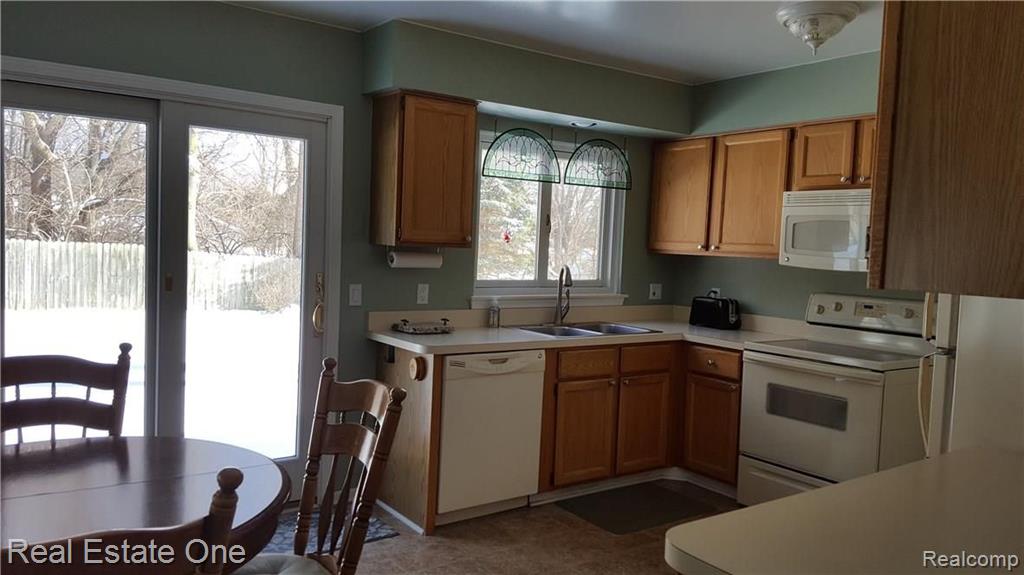 772 Whitney Drive Rochester Hills, MI 48307 - Photo 11 of 27