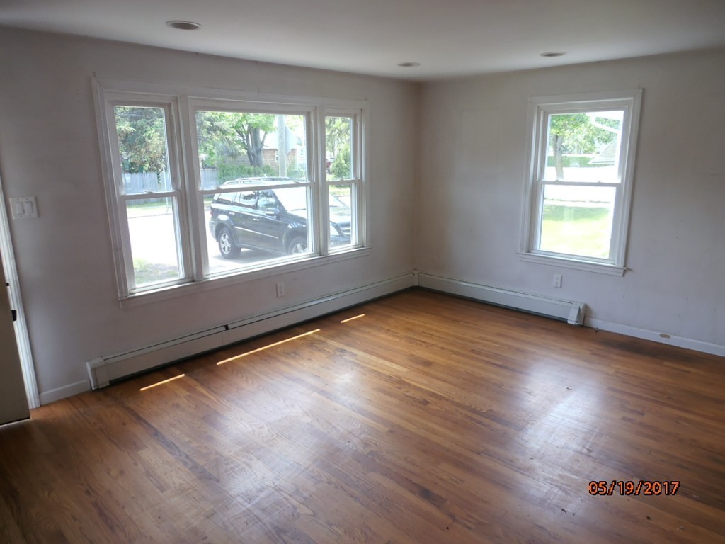 1043 Allen Street Springfield, MA 01118 - Photo 5 of 9