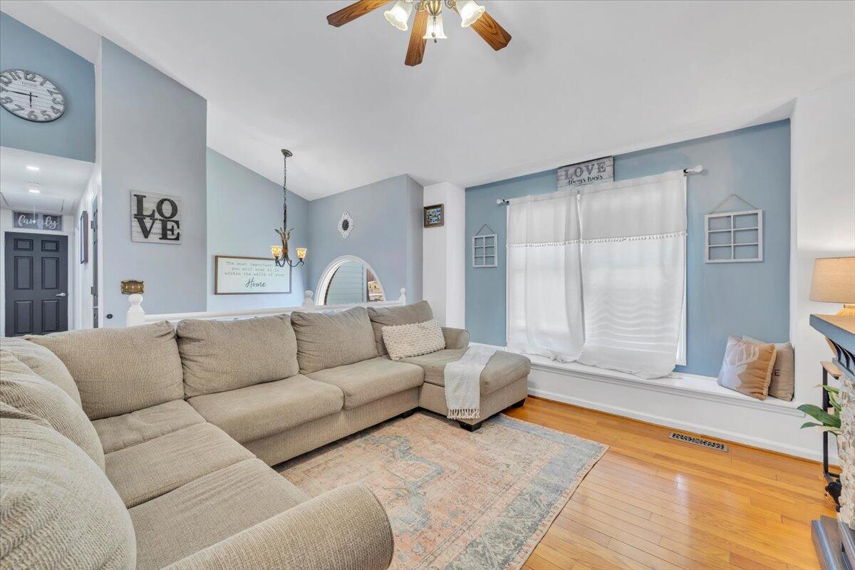 3622 View Avenue Roanoke, VA 24018 - Photo 4 of 48 04-MIB00859