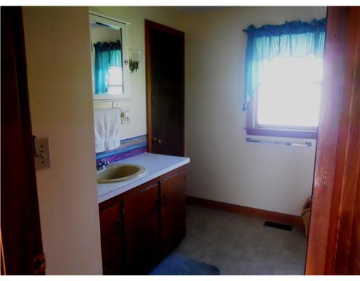 914 Old Augusta Road Waldoboro, ME 04572 - Photo 16 of 18 Bathroom.