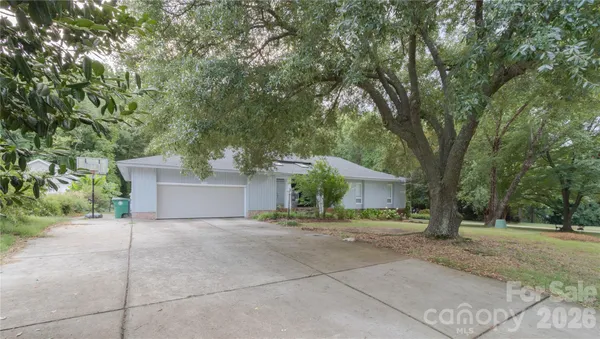 $780,000 | 19330 Yachtman Drive, Cornelius, NC 28031