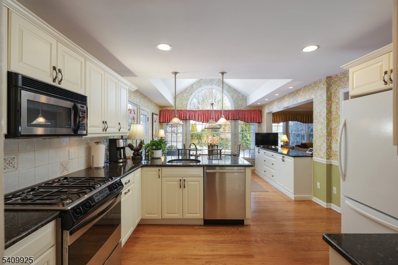 643 Nottingham Place Westfield, NJ 07090 - Photo 18 of 42