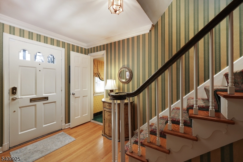 643 Nottingham Place Westfield, NJ 07090 - Photo 3 of 42