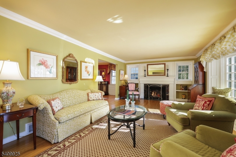 643 Nottingham Place Westfield, NJ 07090 - Photo 5 of 42