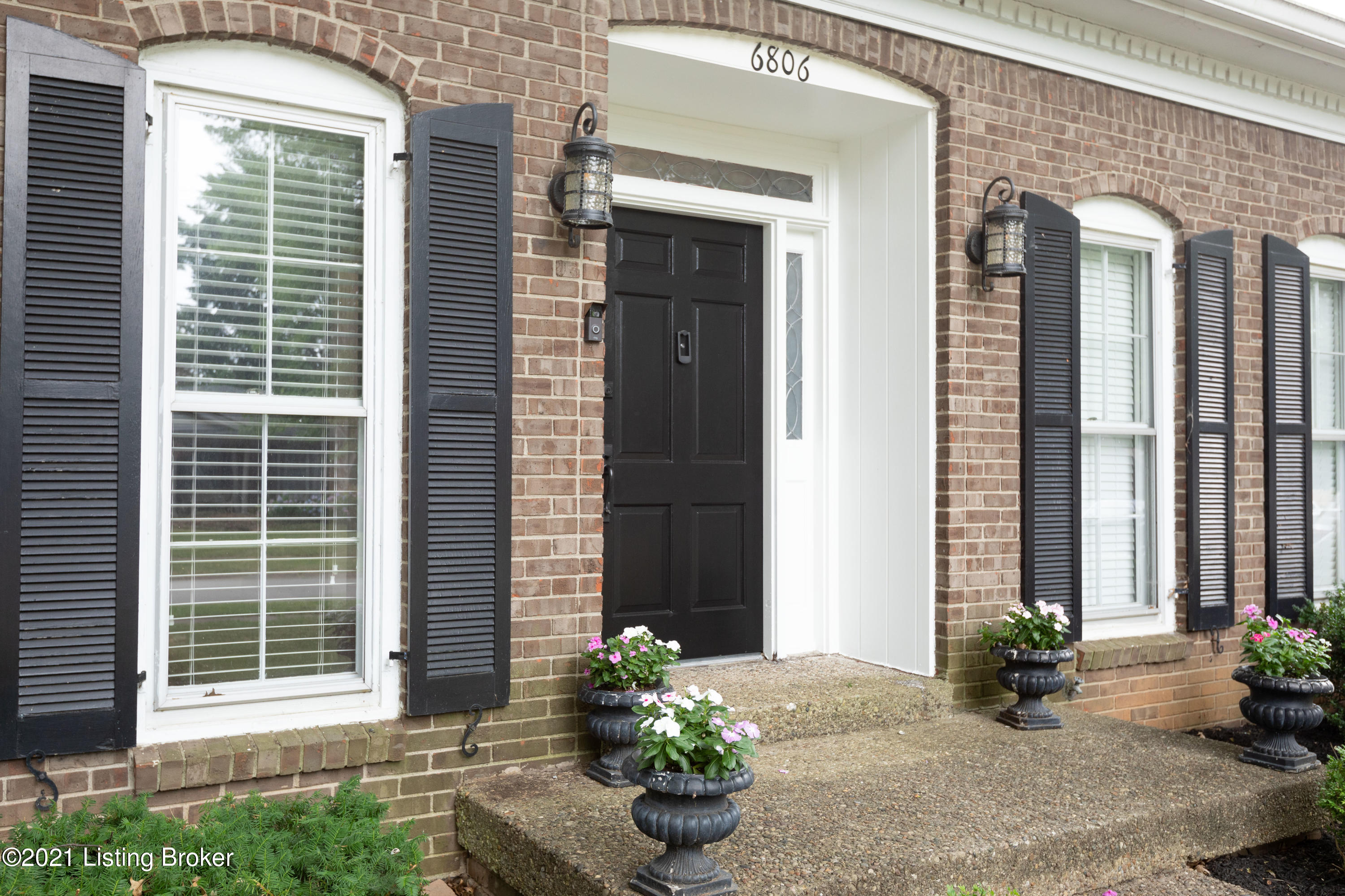 6806 Tottenham Road Louisville, KY 40207 - Photo 2 of 35 061421-6806-tottenham-louisville-ky-4020