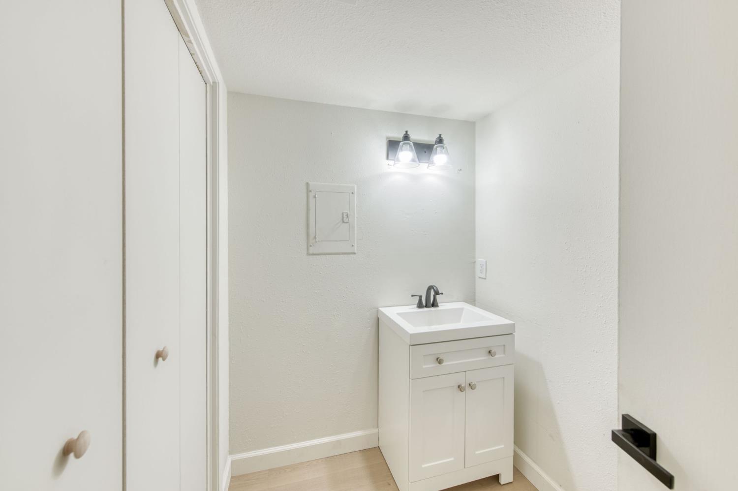 4975 East Butler Avenue, Unit 103 Fresno, CA 93727 - Photo 8 of 16