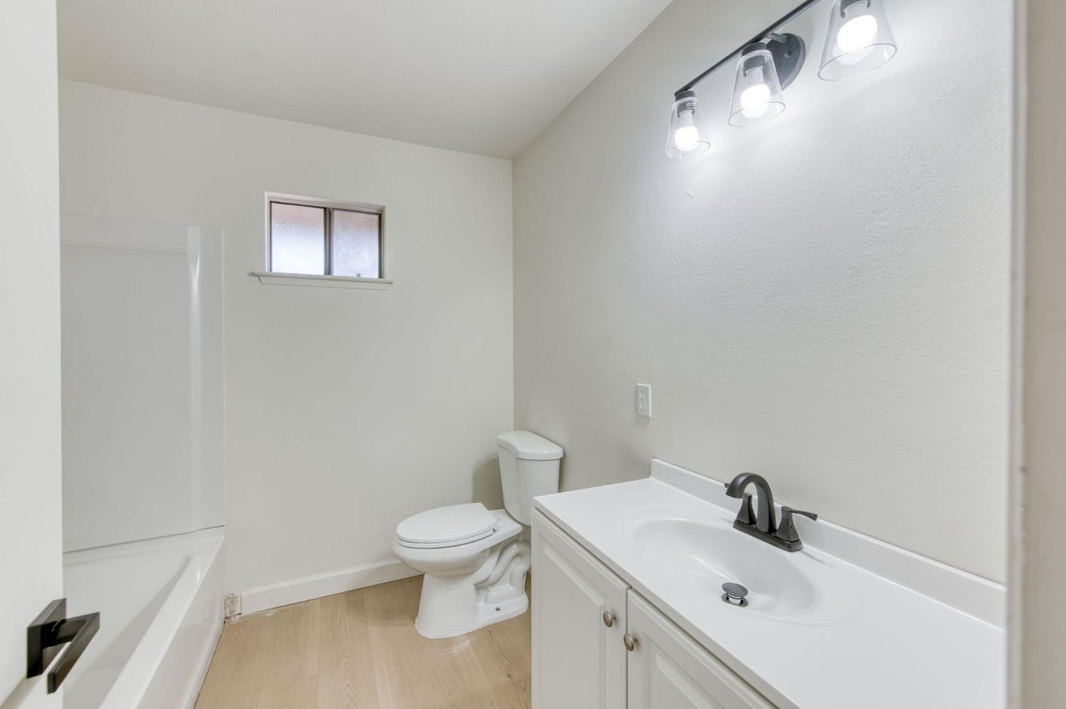 4975 East Butler Avenue, Unit 103 Fresno, CA 93727 - Photo 10 of 16