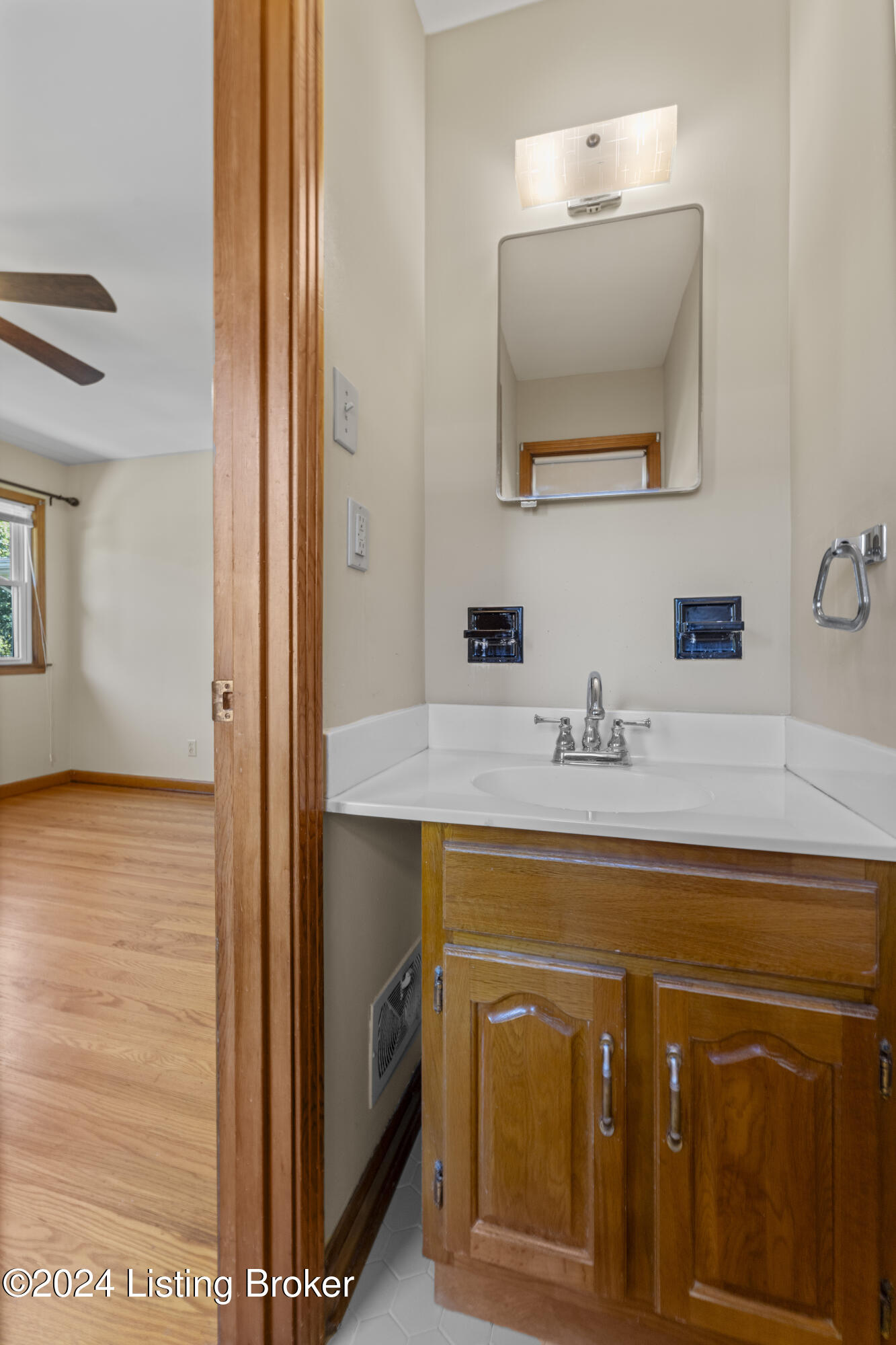 3833 Chatham Road Louisville, KY 40218 - Photo 26 of 35 _DSC4148