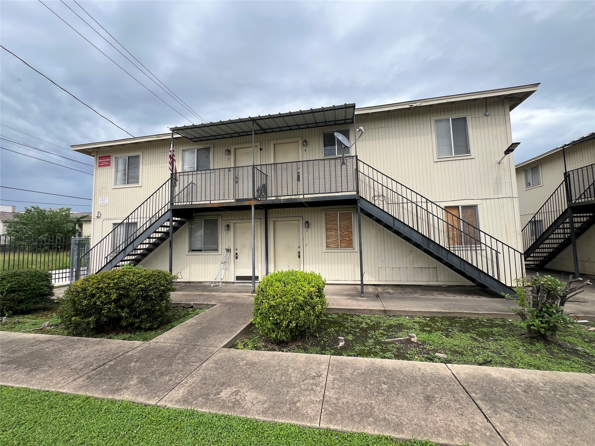1201 Gillette Street, Unit 4 Houston, TX 77019 - Photo 1 of 12 a house with a outdoor space