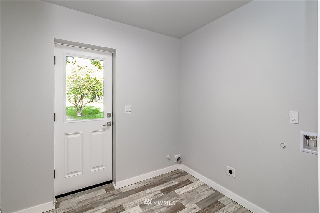17702 30th Drive Southeast Bothell, WA 98012 - Photo 15 of 17 a view of small space with wooden floor