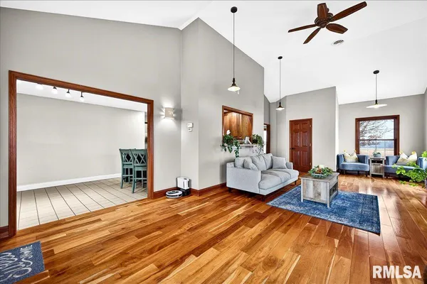 $535,000 | 7225 Township Road 625, Toulon, IL 61483