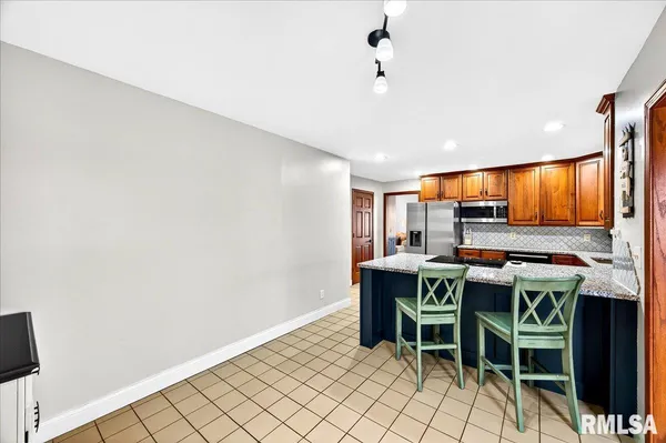 $535,000 | 7225 Township Road 625, Toulon, IL 61483