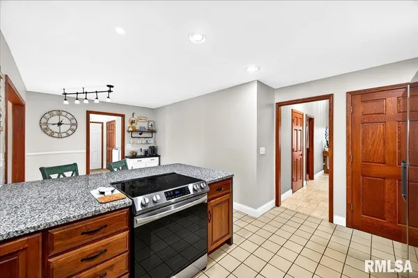 $535,000 | 7225 Township Road 625, Toulon, IL 61483